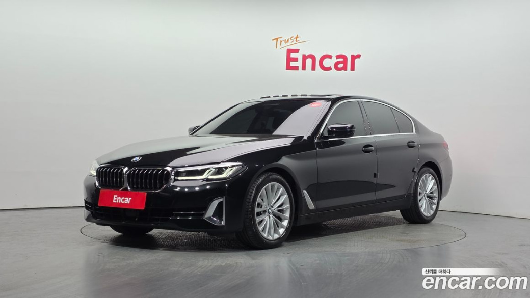 BMW 5-Series 520i Luxury, 2023