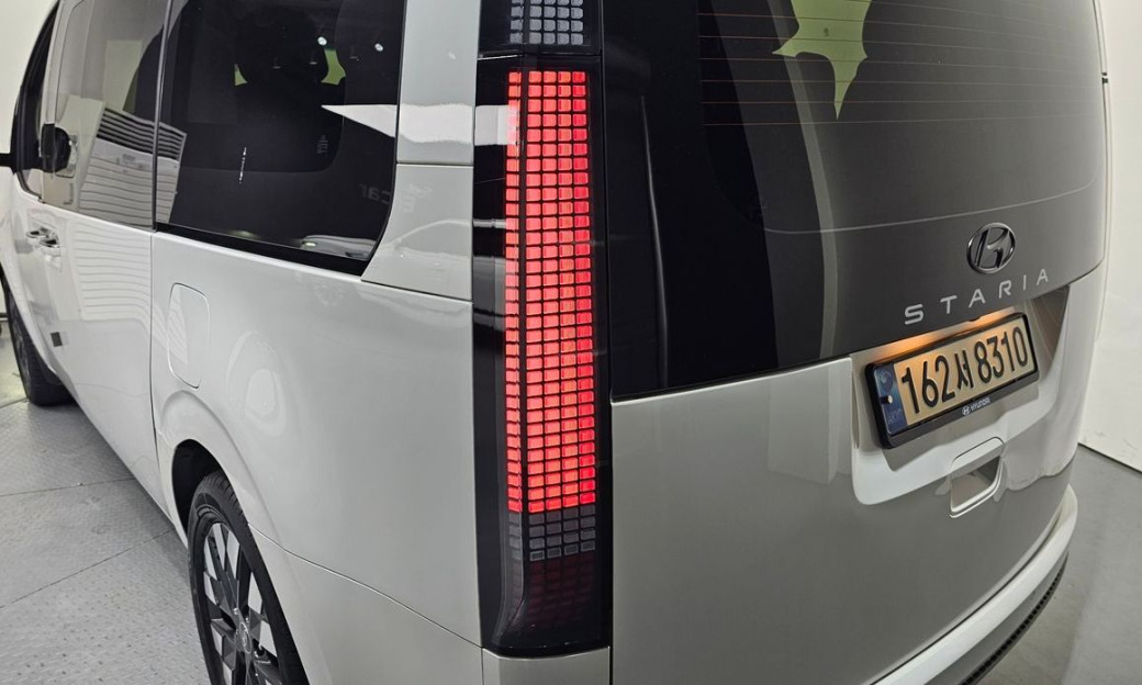Hyundai Staria Lounge 9-Seater, 2022