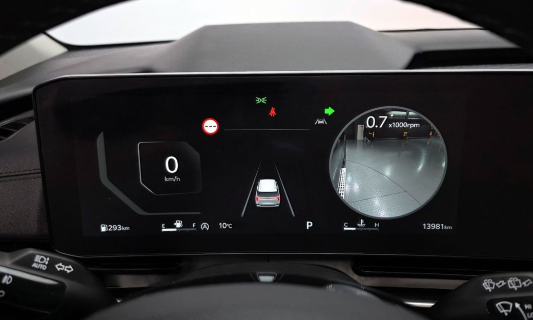 Kia Carnival 7-Seater Gravity, 2024