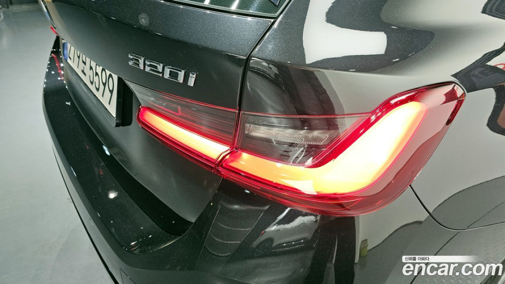 BMW 3-Series 320i Touring, 2024
