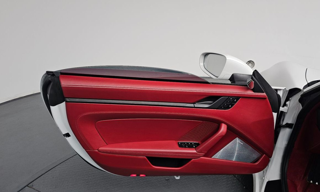 Porsche 911 Carrera 4 GTS Cabriolet, 2024