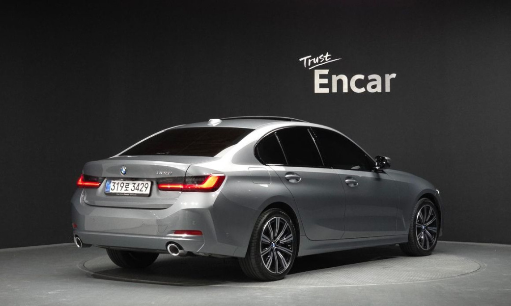 BMW 3-Series 320i, 2025