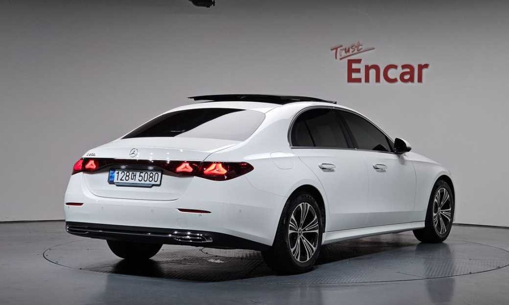 Mercedes-Benz E-Class E200 Avantgarde, 2024