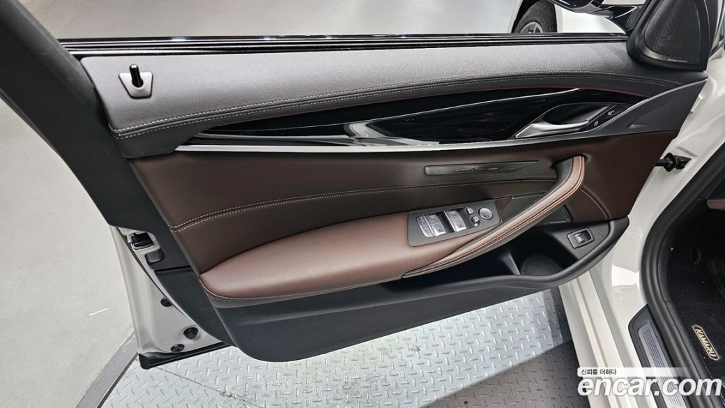 BMW 5-Series 530i xDrive M Sport Package, 2023
