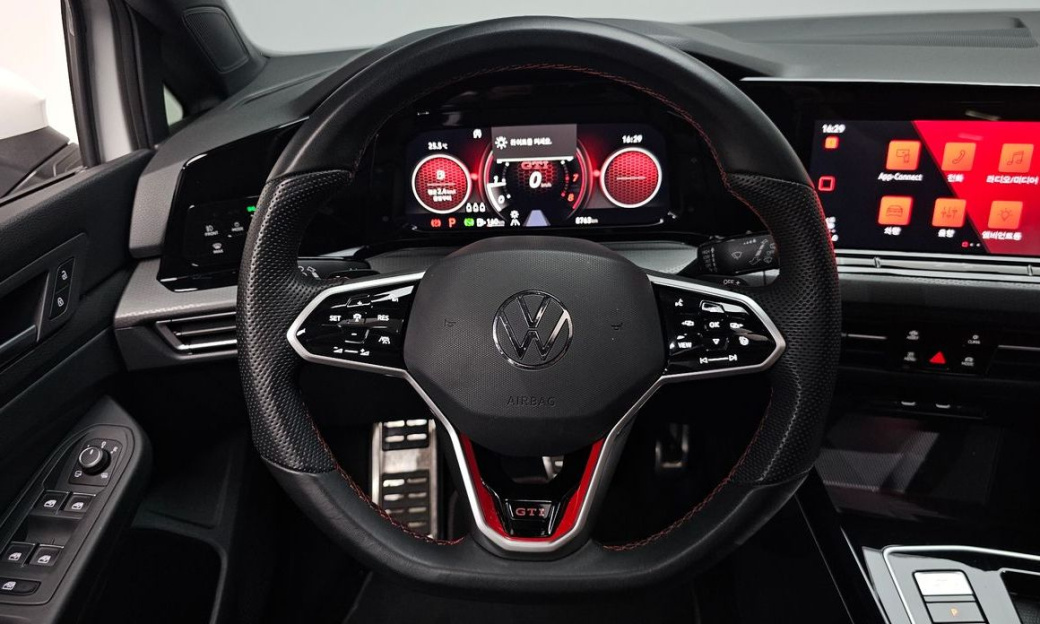 Volkswagen Golf 2.0 GTI, 2024