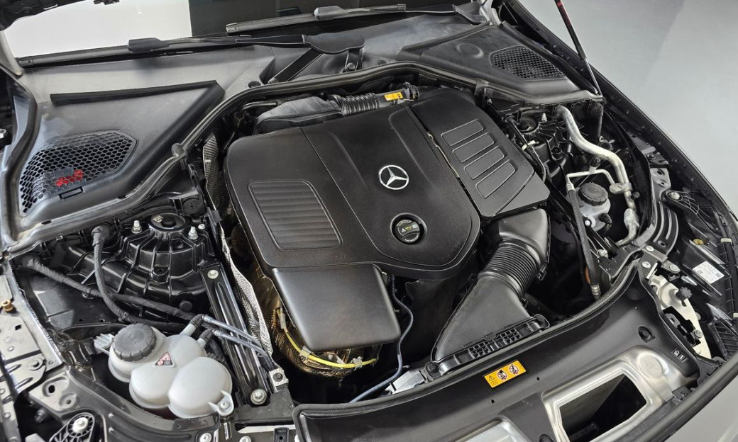 Mercedes-Benz E-Class E300 4MATIC AMG Line, 2024