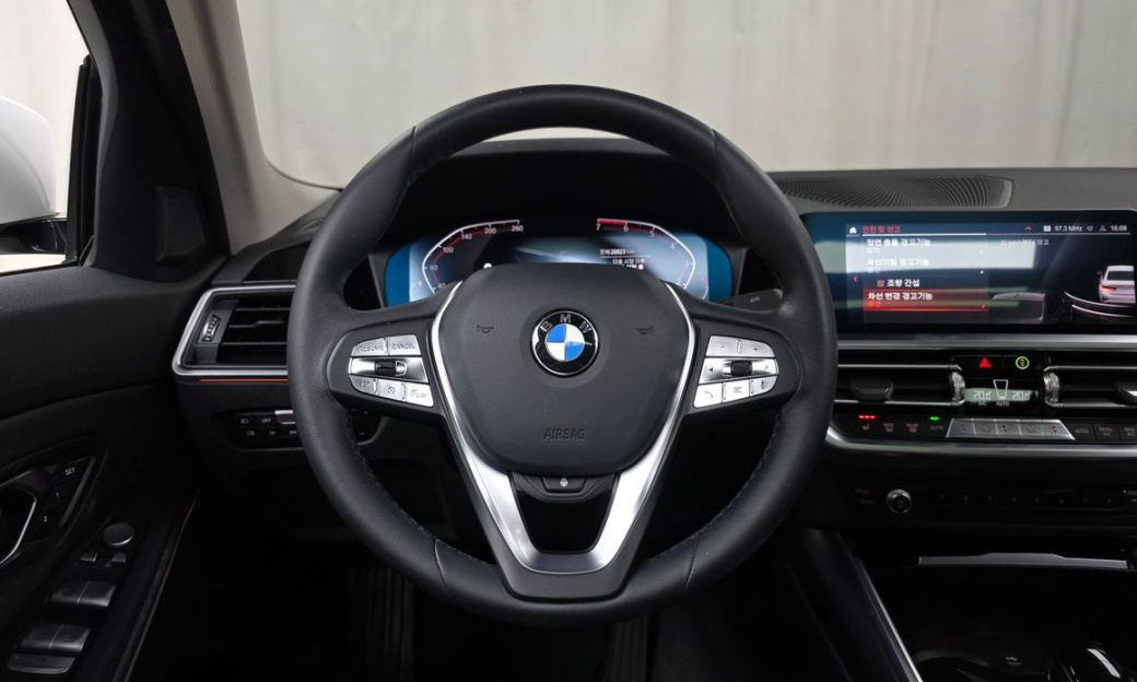 BMW 3-Series 320i, 2022