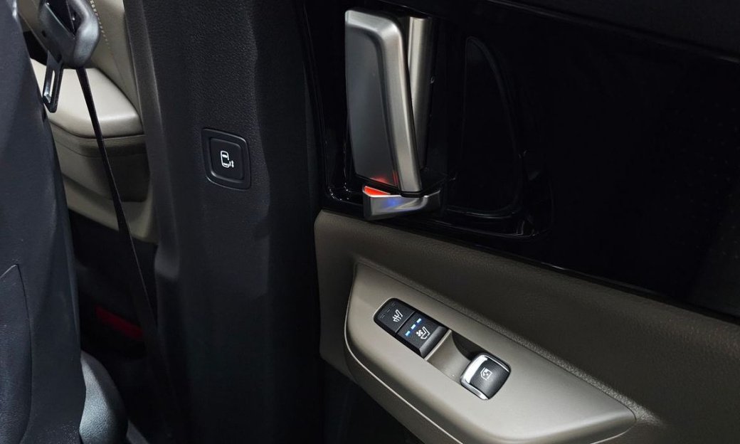 Kia Carnival 9-Seater Gravity, 2024