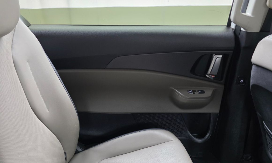 Kia Carnival 9-Seater Prestige, 2024