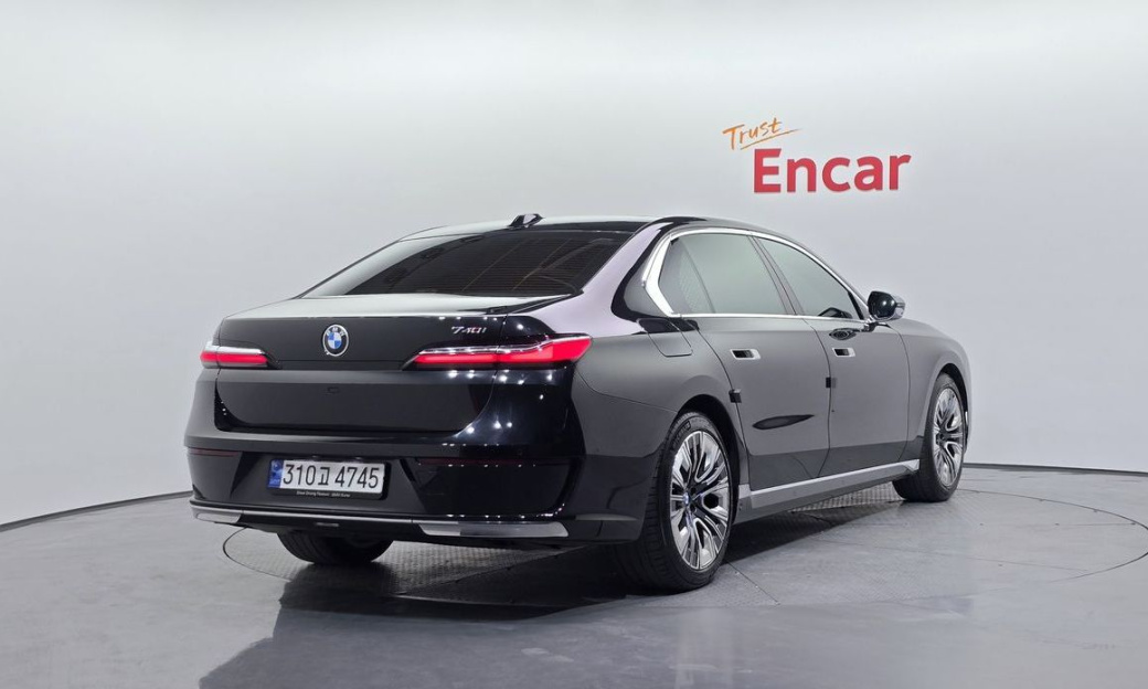 BMW 7-Series 740i sDrive Design Pure Excellence, 2023
