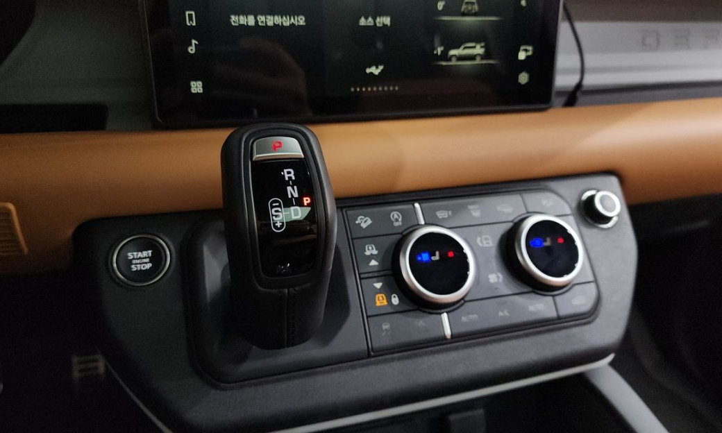 Land Rover Defender 110 P300 X-Dynamic SE, 2024