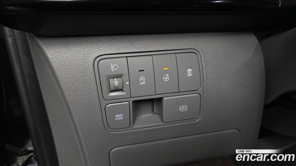 Hyundai Staria 4WD Lounge 7-Seater, 2022