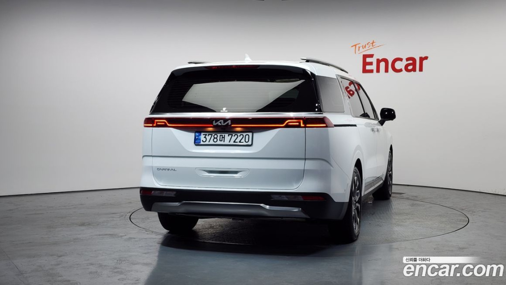 Kia Carnival 7-Seater Signature, 2023