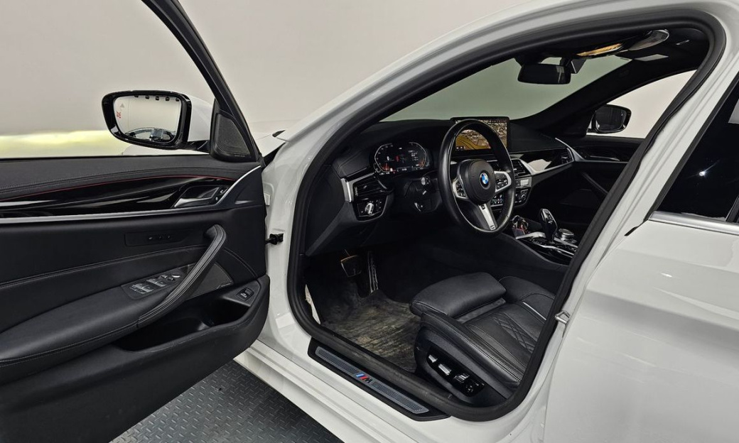 BMW 5-Series 530i M Sport Package, 2023