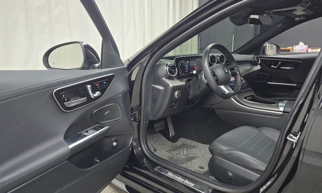 Mercedes-Benz C-Class C300 4MATIC AMG Line, 2024
