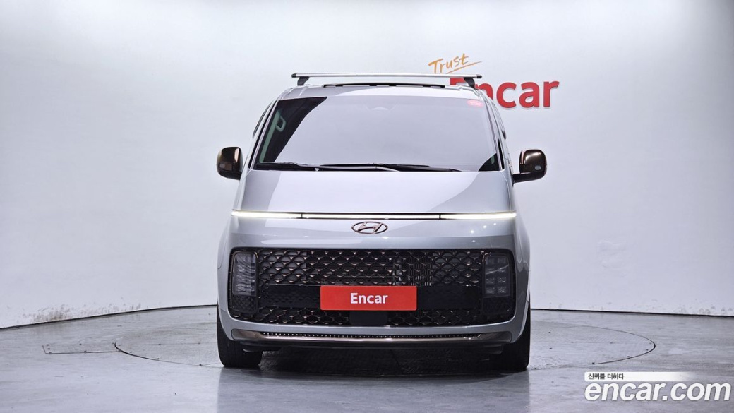 Hyundai Staria 4WD Lounge 9-Seater, 2024