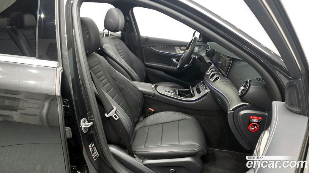 Mercedes-Benz E-Class E350 4MATIC AMG Line, 2022
