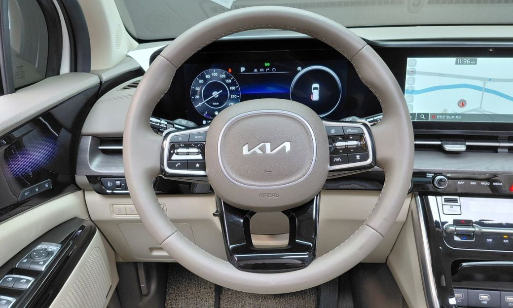 Kia Carnival 7-Seater Signature, 2023