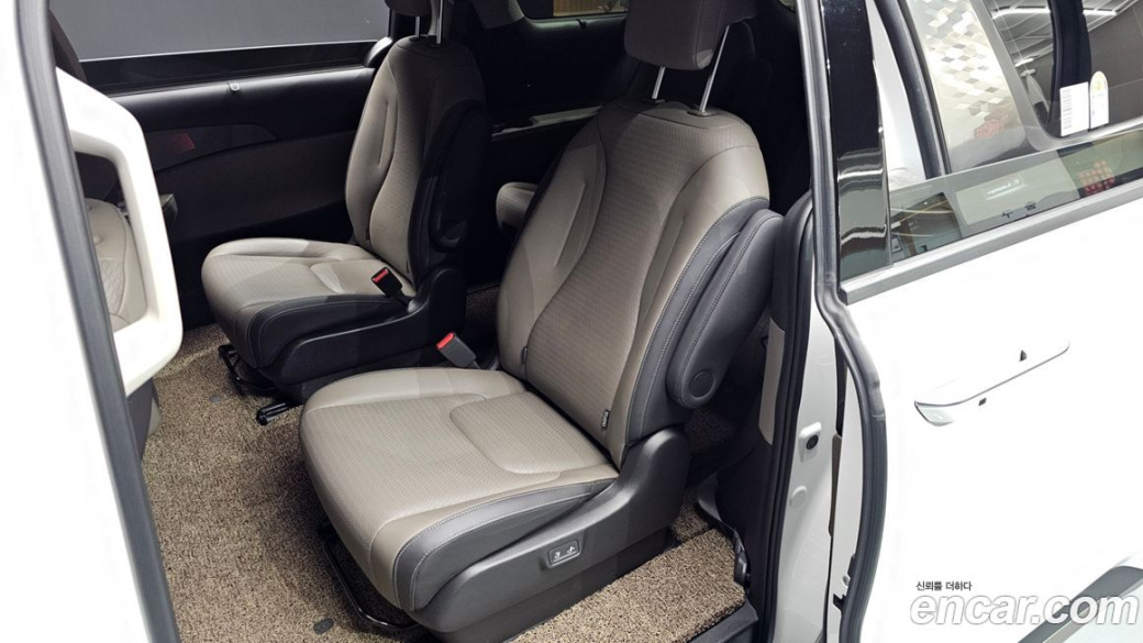 Kia Carnival 9-Seater Signature, 2024