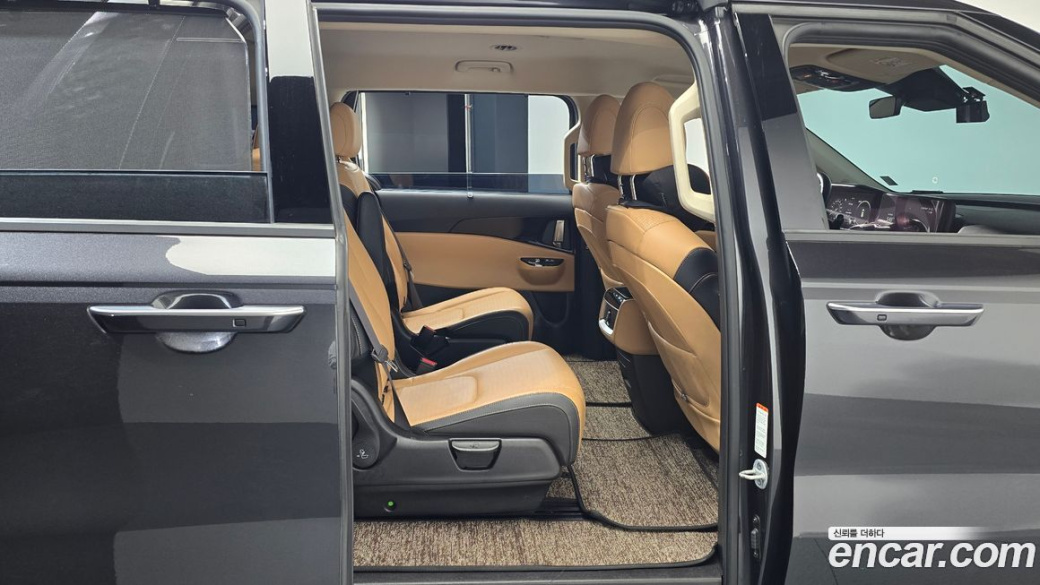 Kia Carnival 7-Seater Outdoor, 2022