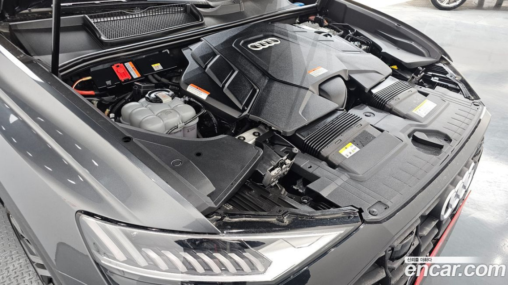 Audi Q8 55 TFSI Quattro Premium, 2023
