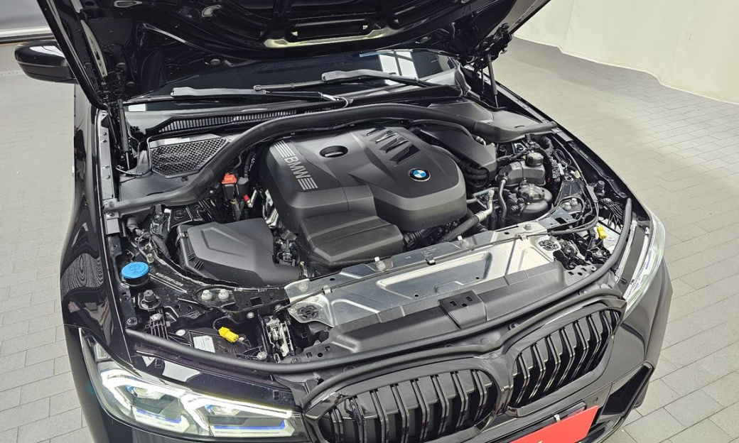 BMW 3-Series 320i M Sport, 2025
