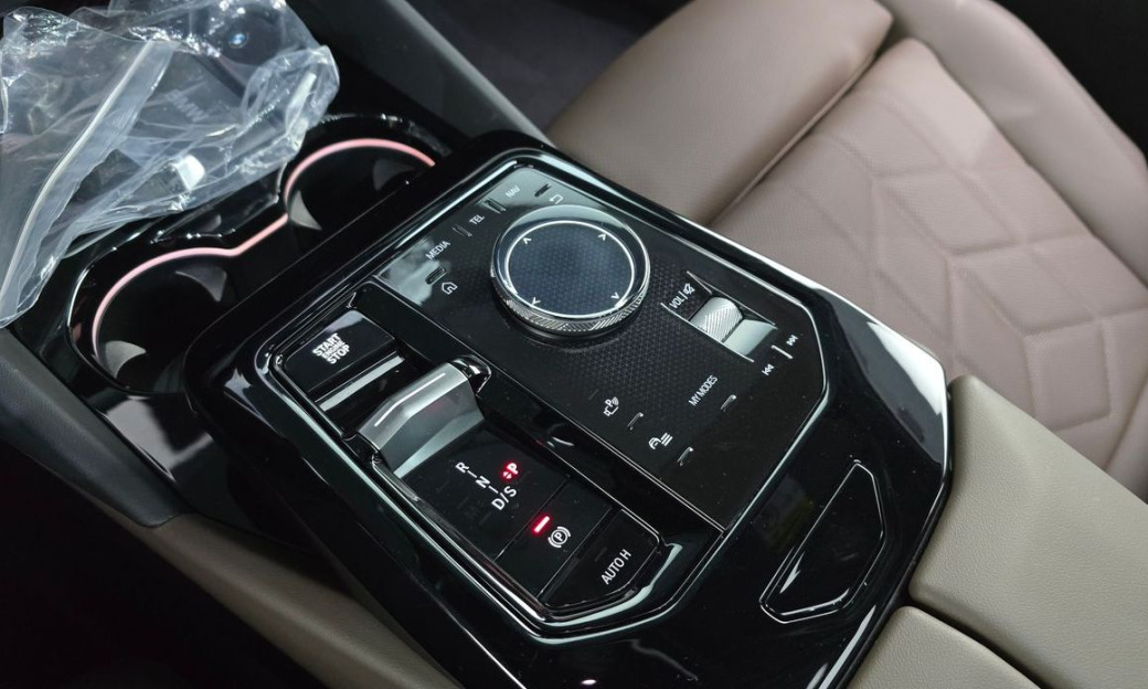 BMW 5-Series 520i M Sport, 2025