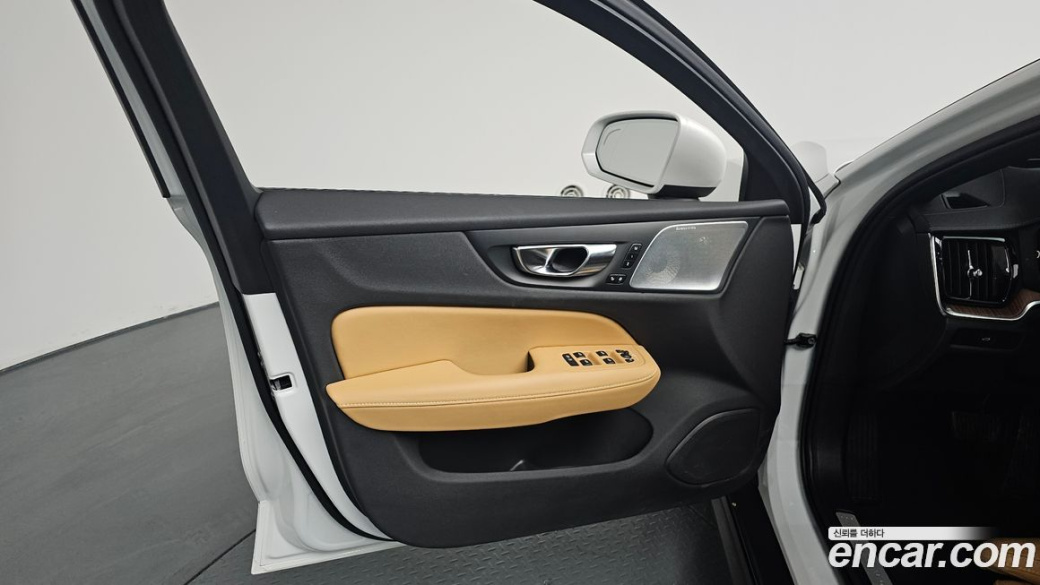 Volvo V60 B5 Ultimate AWD, 2024