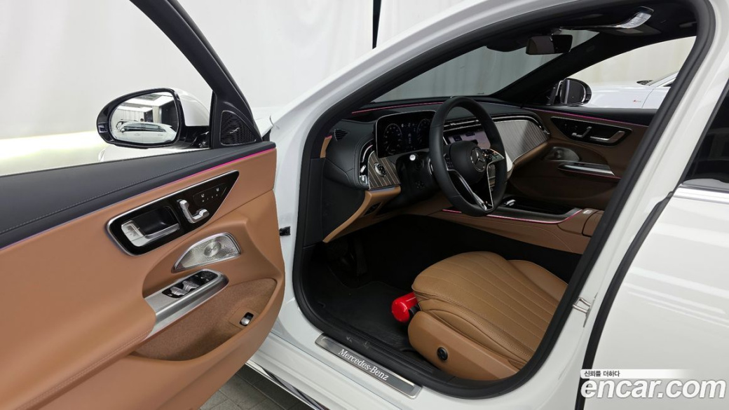 Mercedes-Benz E-Class E300 4MATIC Exclusive, 2026