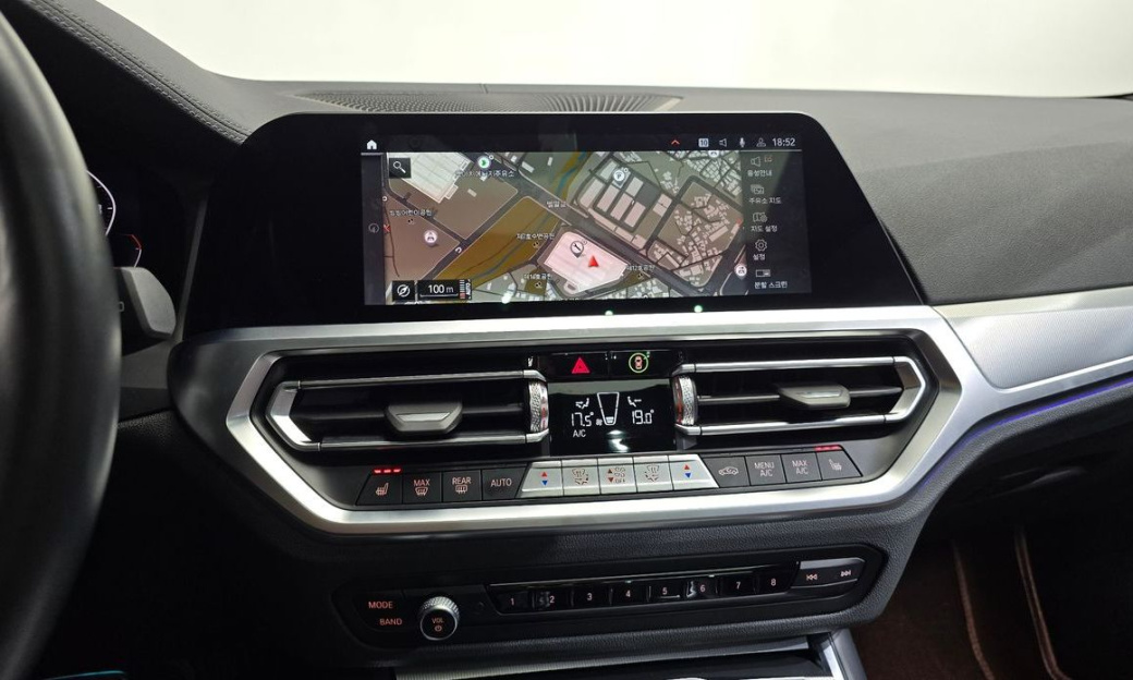 BMW 3-Series 320i Touring M Sports, 2022