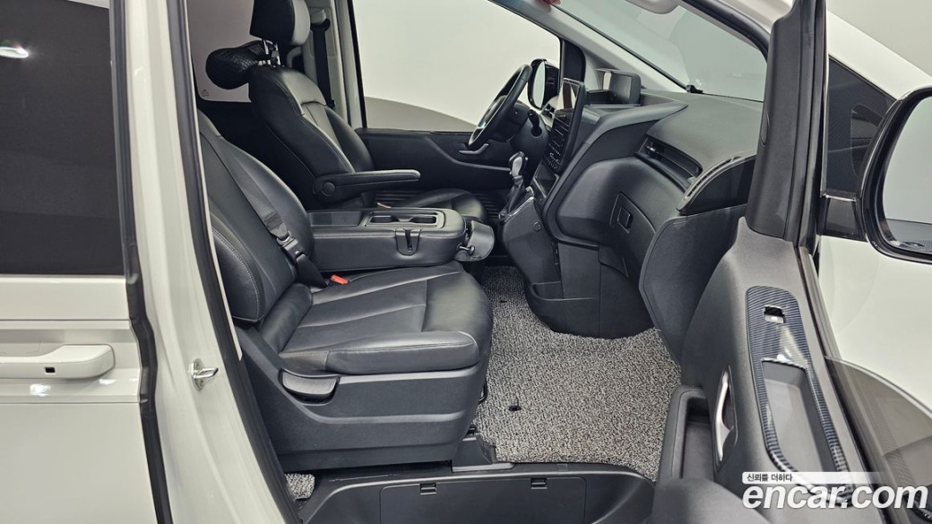 Hyundai Staria 4WD Tourer 9-Seater, 2023