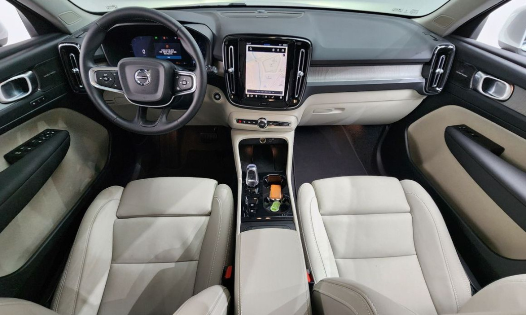 Volvo XC40 B4 Ultra Bright, 2025