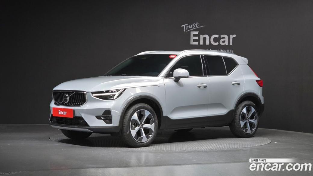 Volvo XC40 B4 Ultimate Bright, 2024