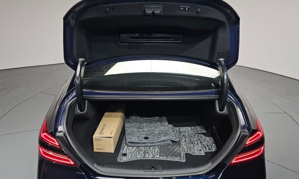 Genesis G70 Gasoline 2.5T 4WD, 2025