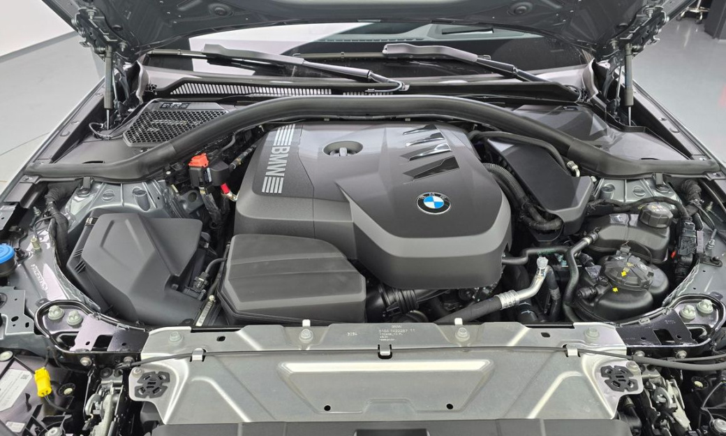 BMW 3-Series 320i, 2025