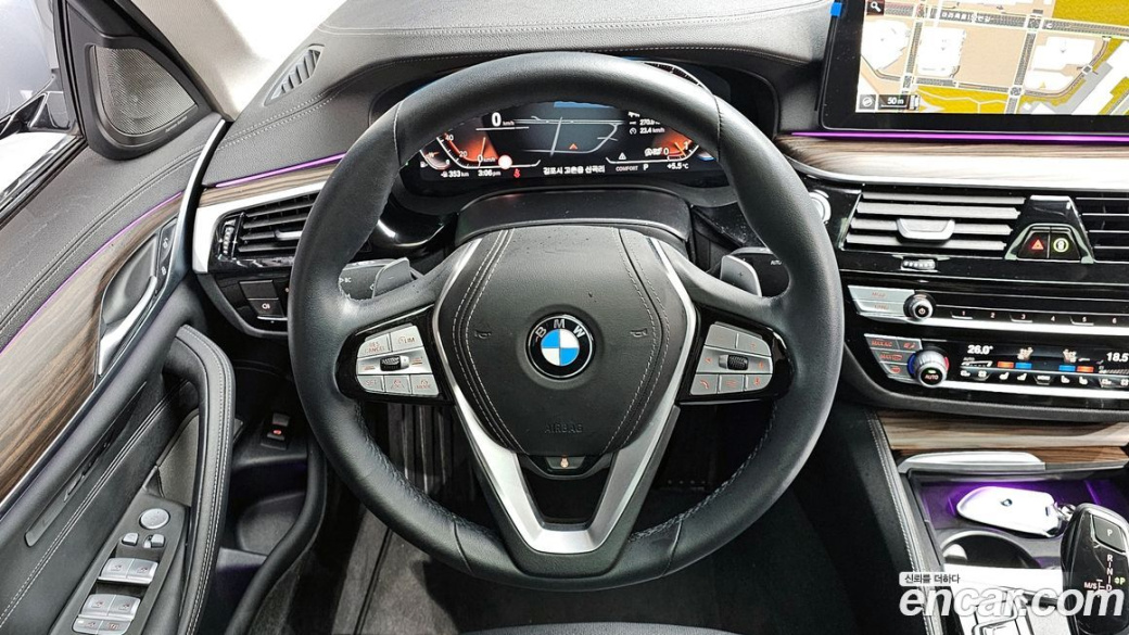 BMW 5-Series 530i Luxury, 2023