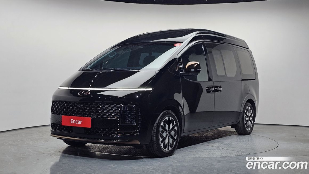 Hyundai Staria 4WD Lounge 9-Seater, 2023