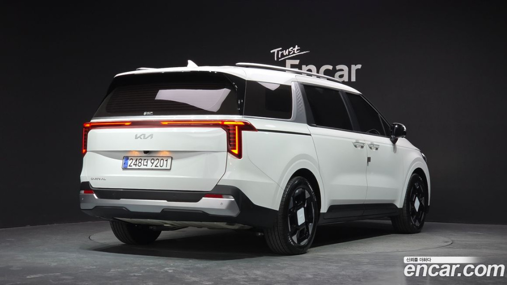 Kia Carnival 9-Seater Prestige, 2024