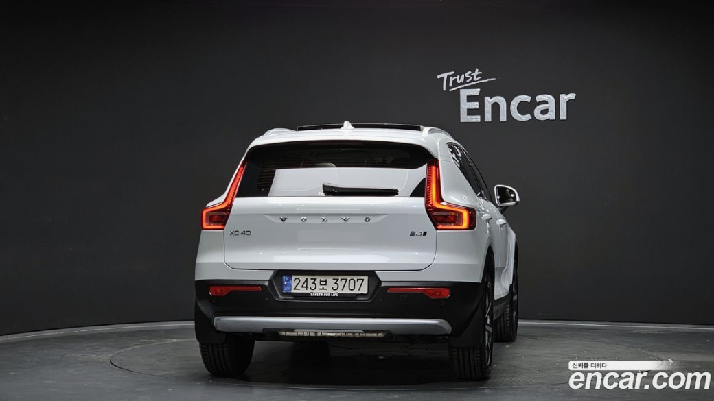 Volvo XC40 B4 Ultimate Bright, 2024