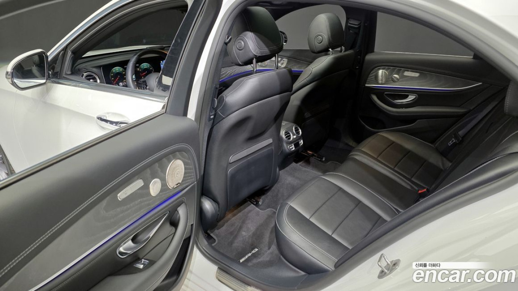 Mercedes-Benz E-Class E350 4MATIC AMG Line, 2022