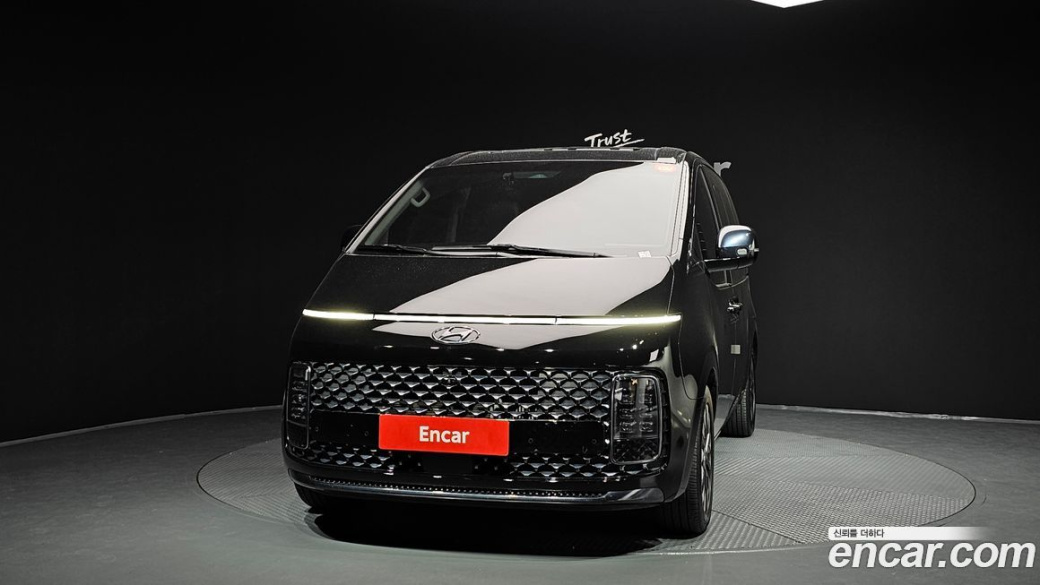 Hyundai Staria 4WD Lounge 9-Seater, 2022