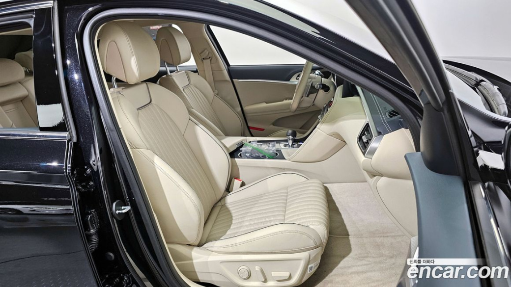 Genesis G70 Gasoline 2.5T 4WD, 2025