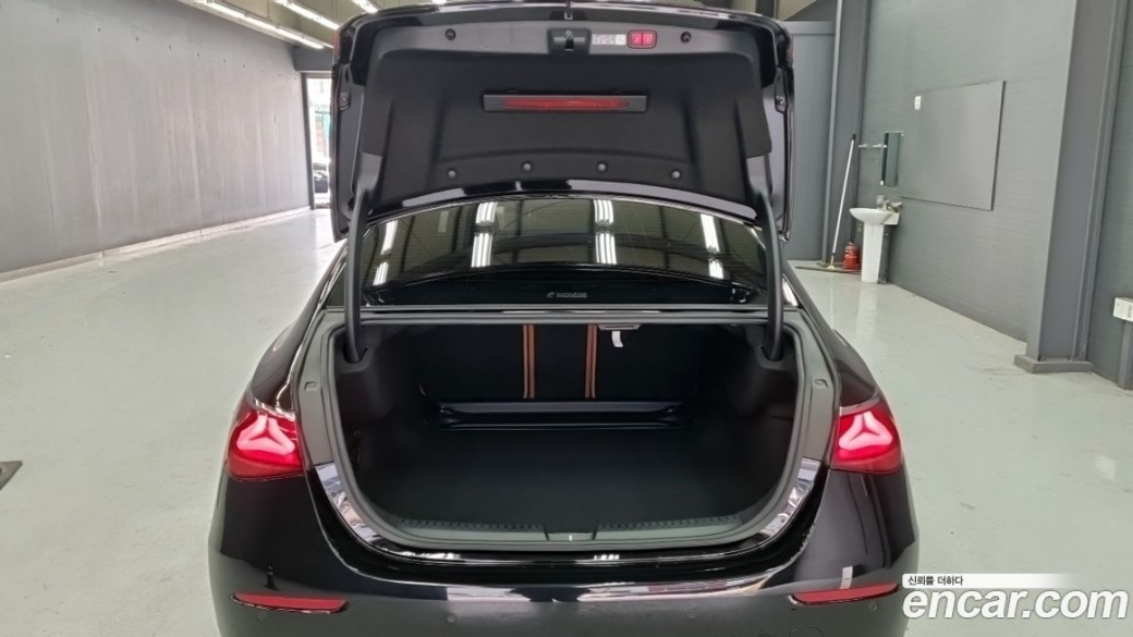 Mercedes-Benz E-Class E300 4MATIC Exclusive, 2024