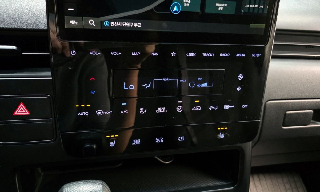 Hyundai Staria 4WD Tourer 11-Seater, 2022