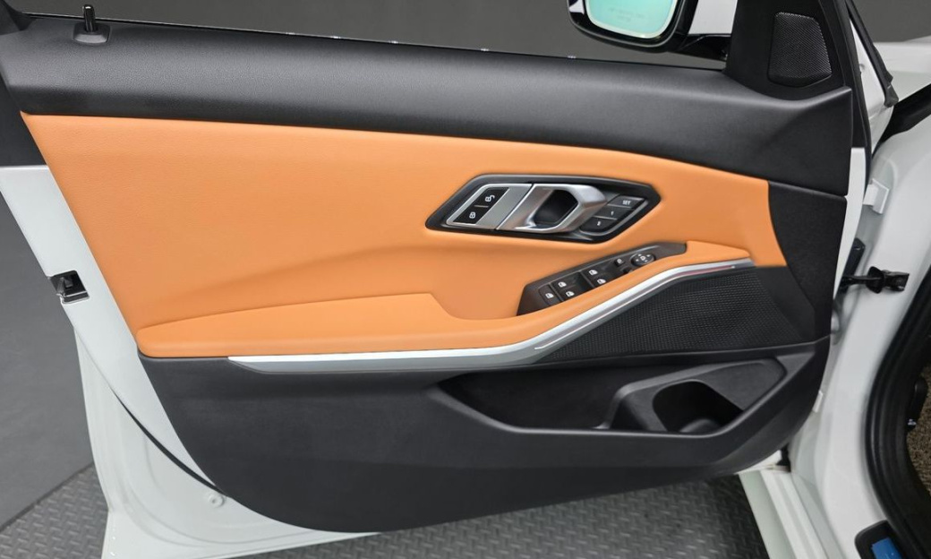 BMW 3-Series 320i, 2023