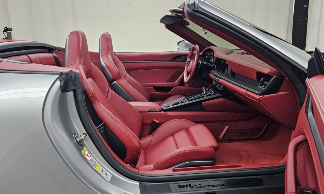 Porsche 911 Carrera 4 GTS Cabriolet, 2023