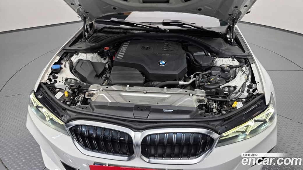BMW 3-Series 320i, 2024