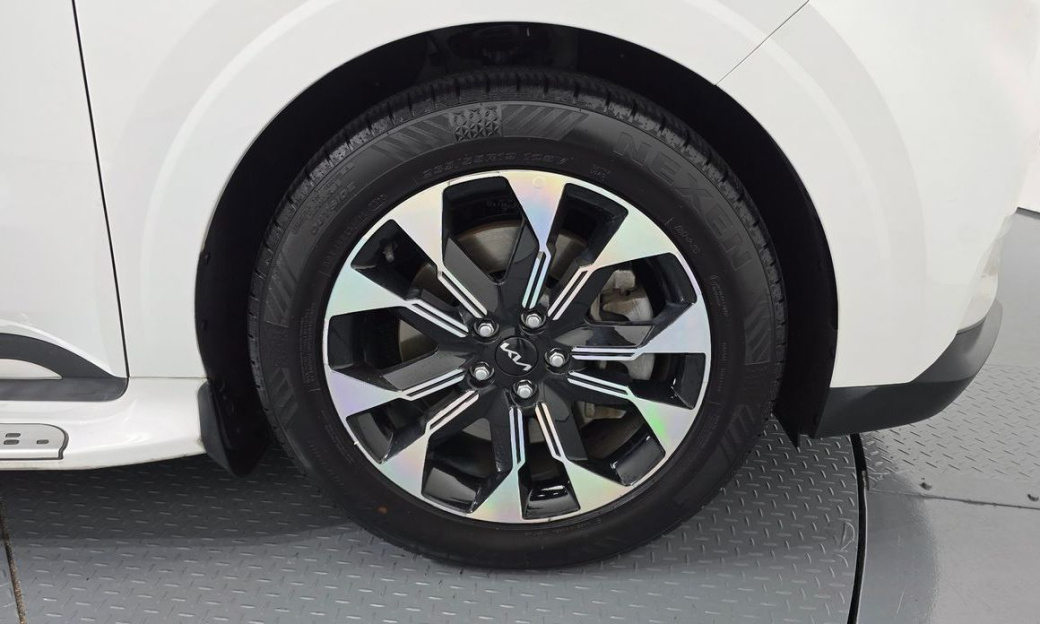 Kia Carnival 7-Seater Signature, 2023