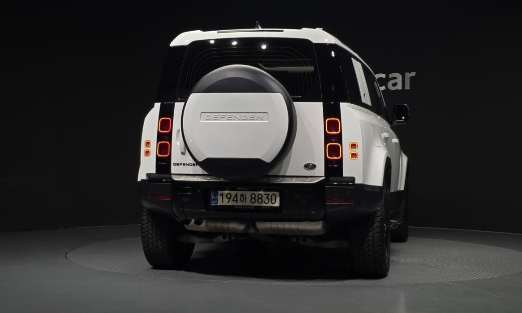 Land Rover Defender 110 D250 SE, 2023