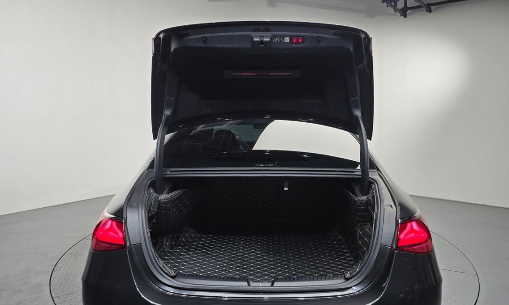 Mercedes-Benz E-Class E300 4MATIC AMG Line, 2024